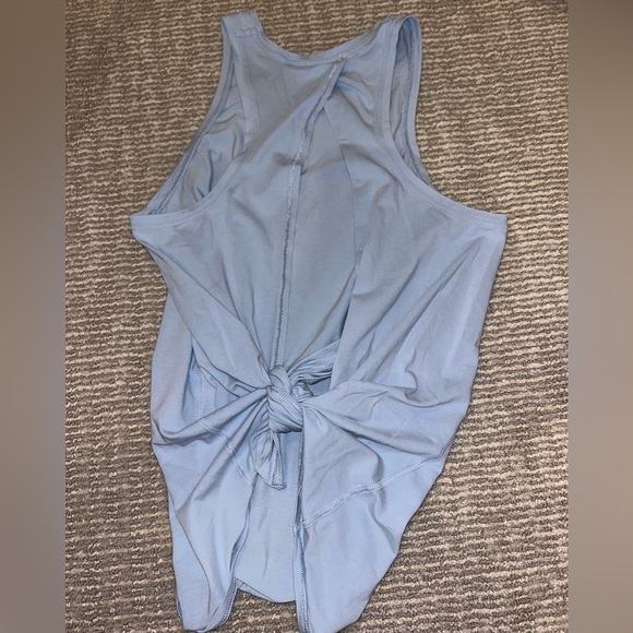 Lululemon tie back tank - Picture 4 of 4